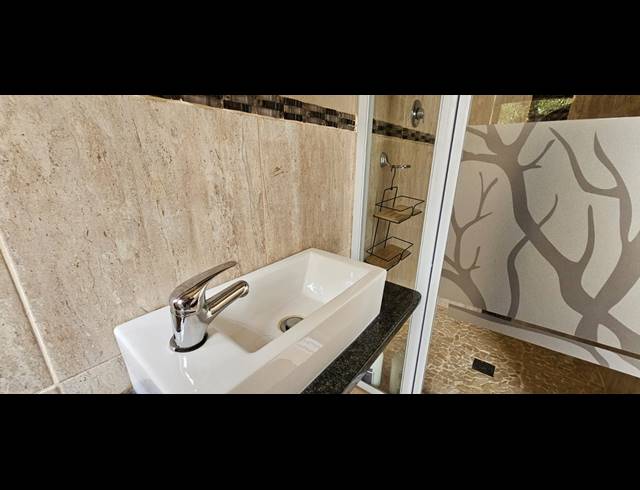 5 BEDROOM FREEHOLD FOR SALE IN MOOINOOI